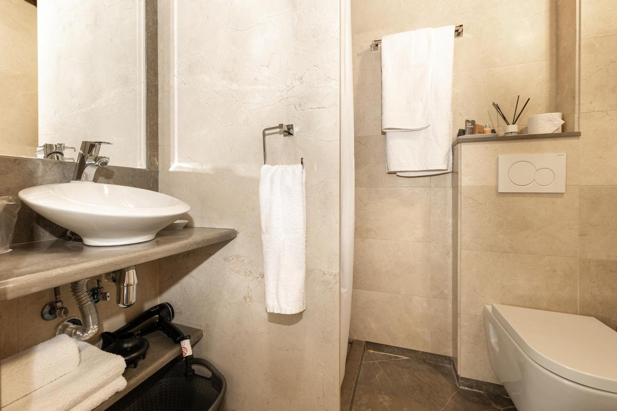 Apartamentos En Pleno Centro, Aljibe Rodrigo Del Campo 1A Granada Kültér fotó